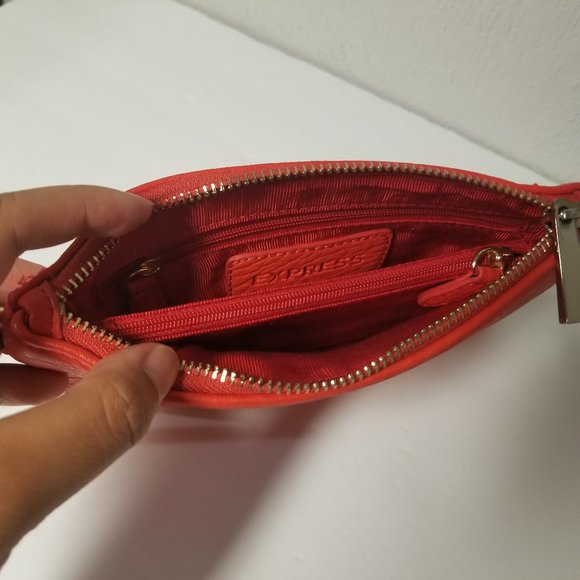 Womens Express Red Wristlet Wallet with Removable Pouch and Strap - Picture 3 of 7